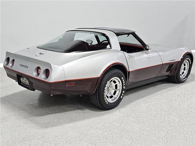 Chevrolet-Corvette-Coupe-1982-4