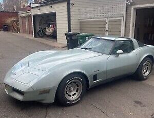 Chevrolet-Corvette-Coupe-1982-5