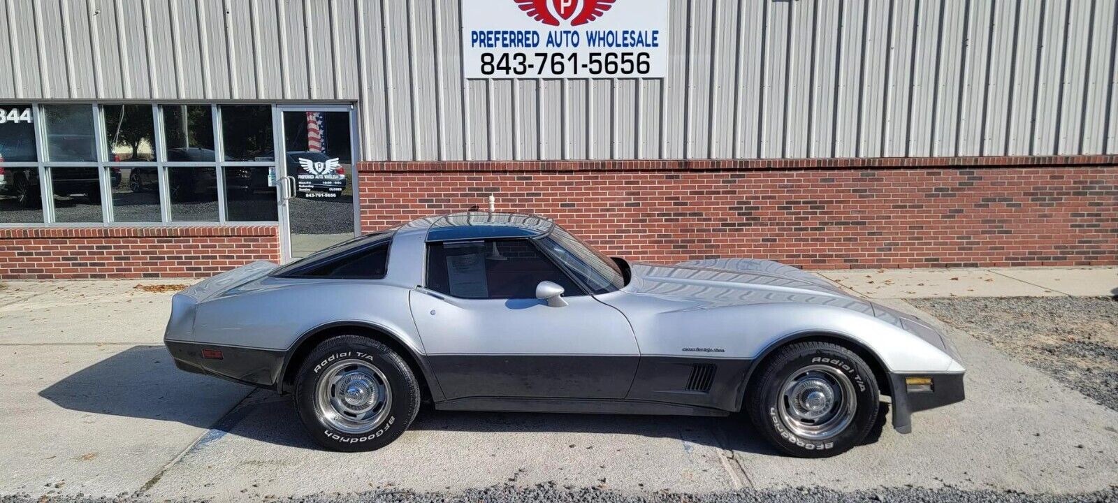 Chevrolet-Corvette-Coupe-1982-5