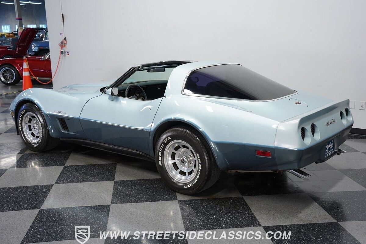 Chevrolet-Corvette-Coupe-1982-6