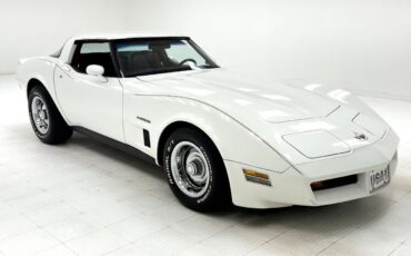 Chevrolet-Corvette-Coupe-1982-7