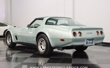 Chevrolet-Corvette-Coupe-1982-8