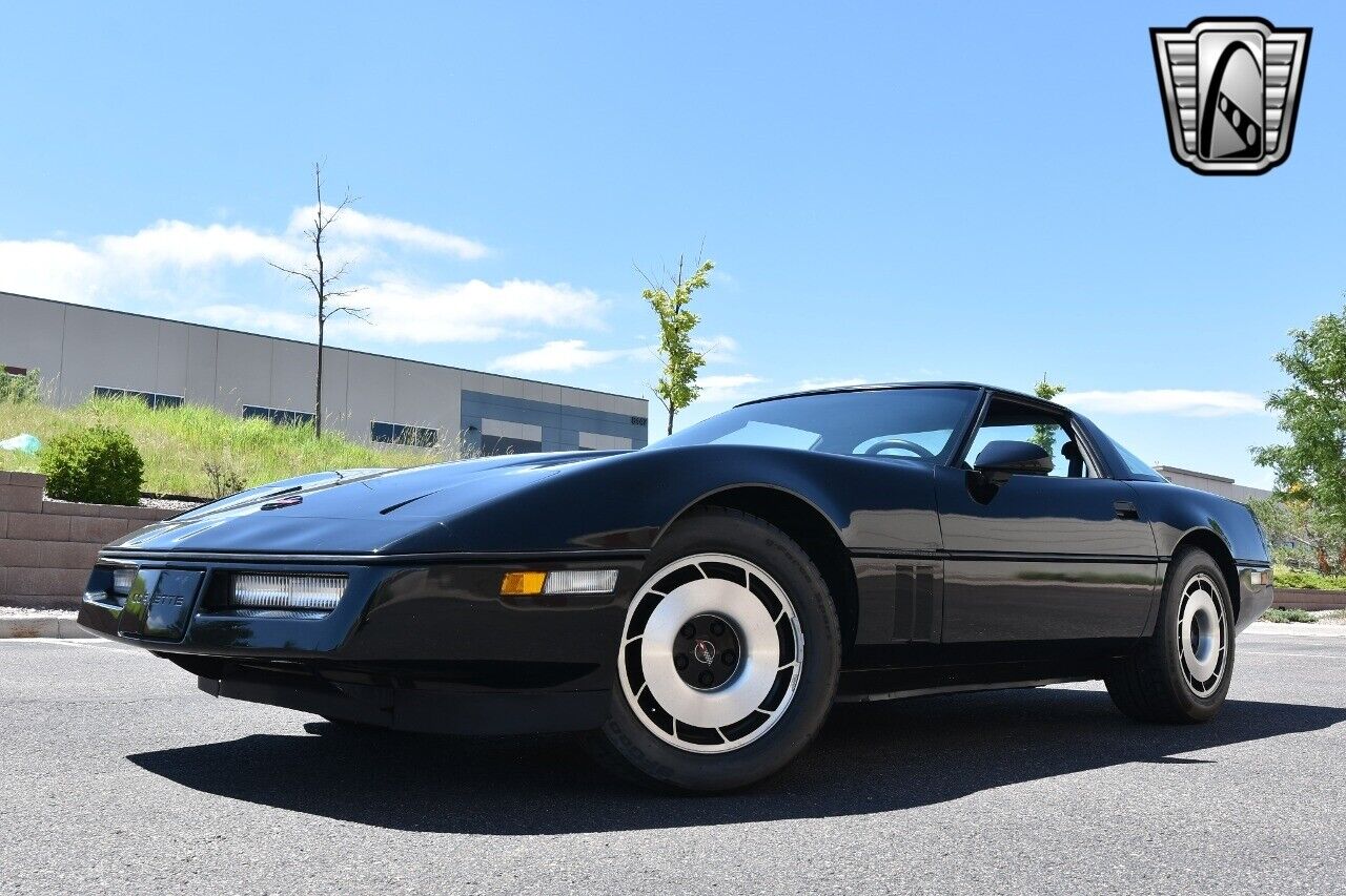 Chevrolet-Corvette-Coupe-1984-2