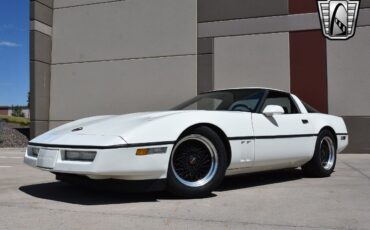 Chevrolet-Corvette-Coupe-1984-2