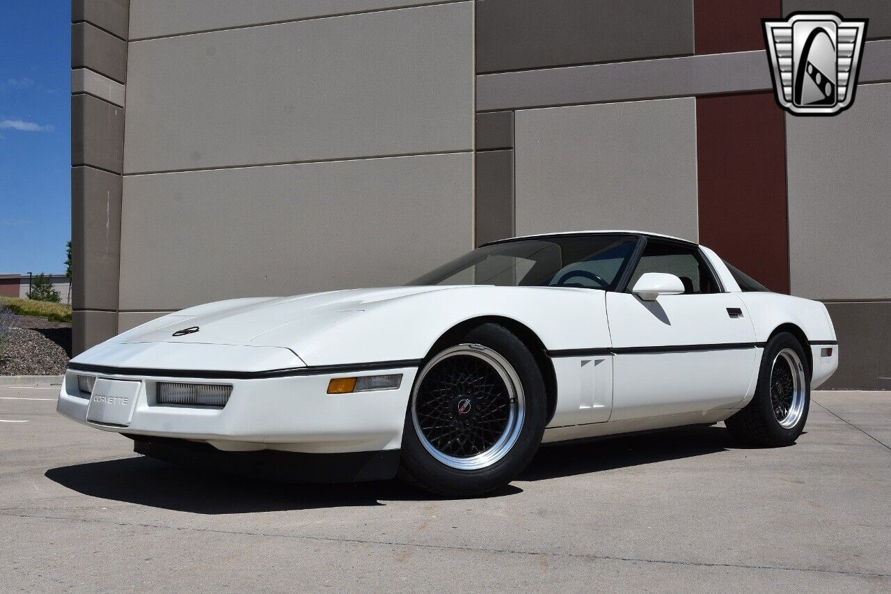 Chevrolet-Corvette-Coupe-1984-2