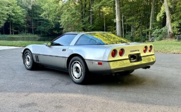 Chevrolet-Corvette-Coupe-1985-10