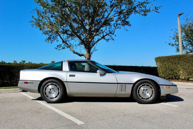 Chevrolet-Corvette-Coupe-1986-1