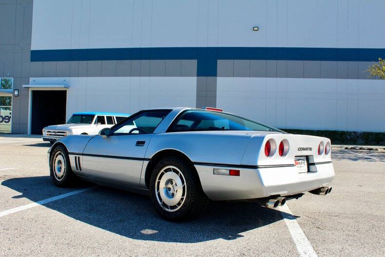 Chevrolet-Corvette-Coupe-1986-11