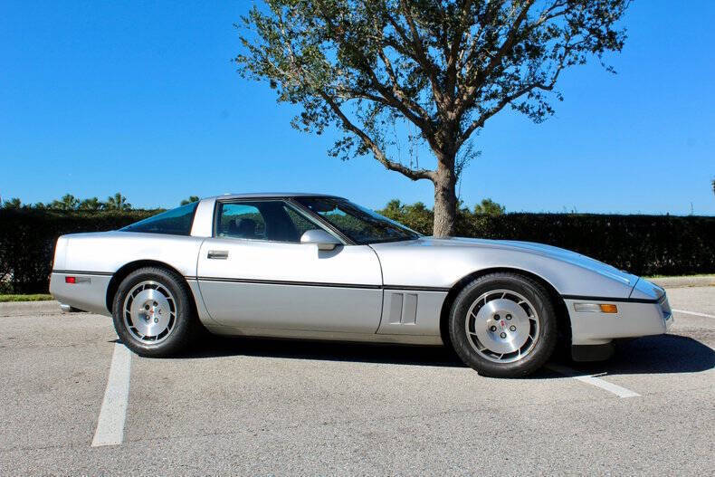 Chevrolet-Corvette-Coupe-1986-2