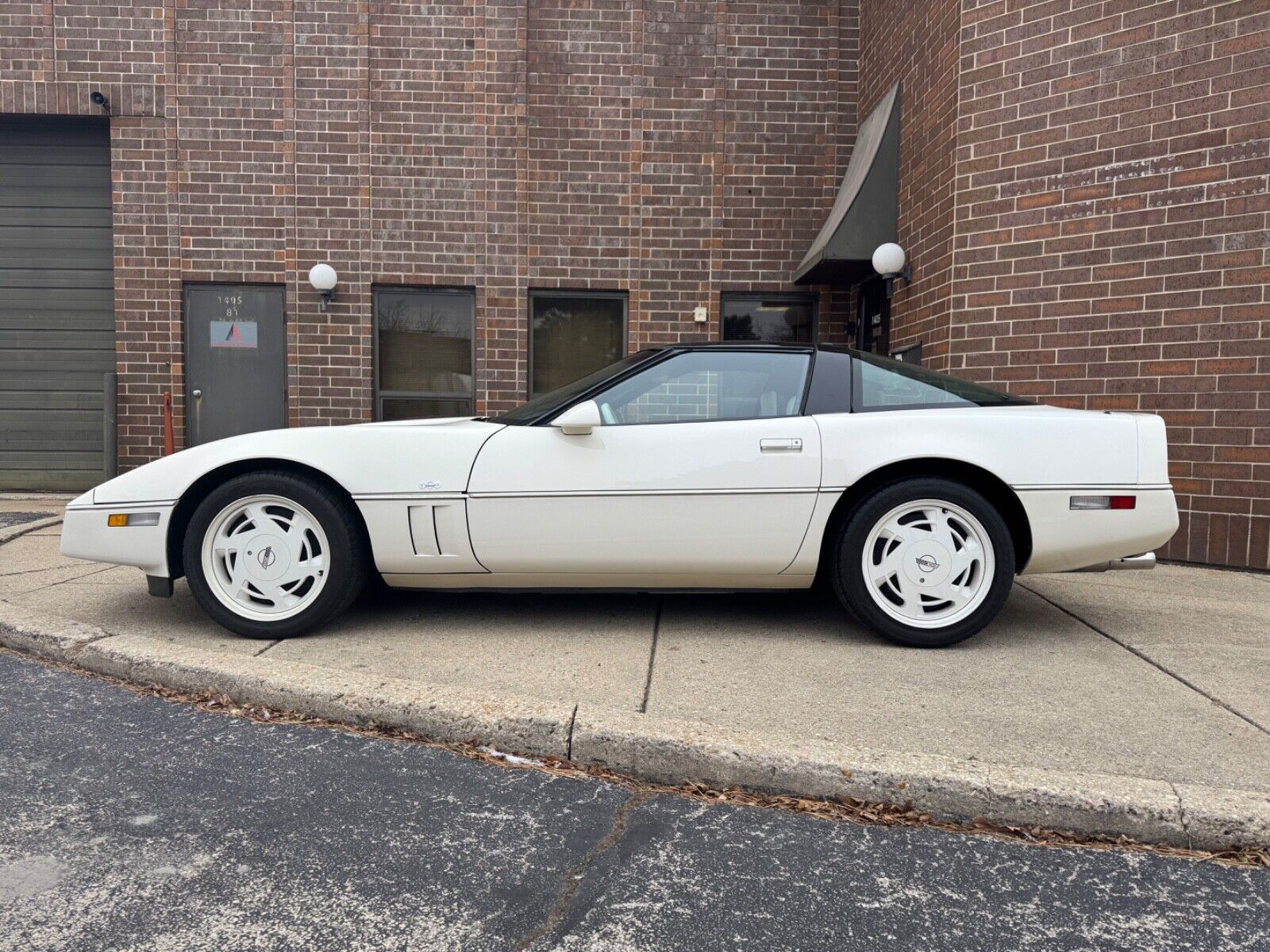 Chevrolet-Corvette-Coupe-1988-2