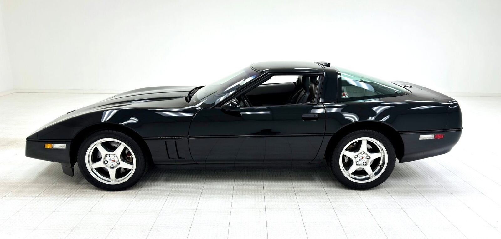 Chevrolet-Corvette-Coupe-1990-1