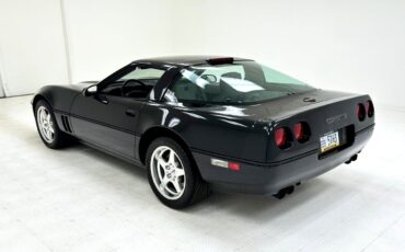 Chevrolet-Corvette-Coupe-1990-2