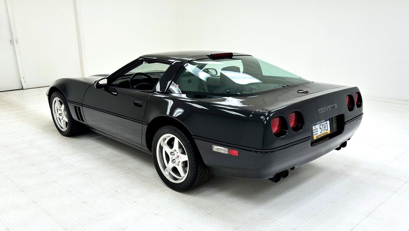 Chevrolet-Corvette-Coupe-1990-2