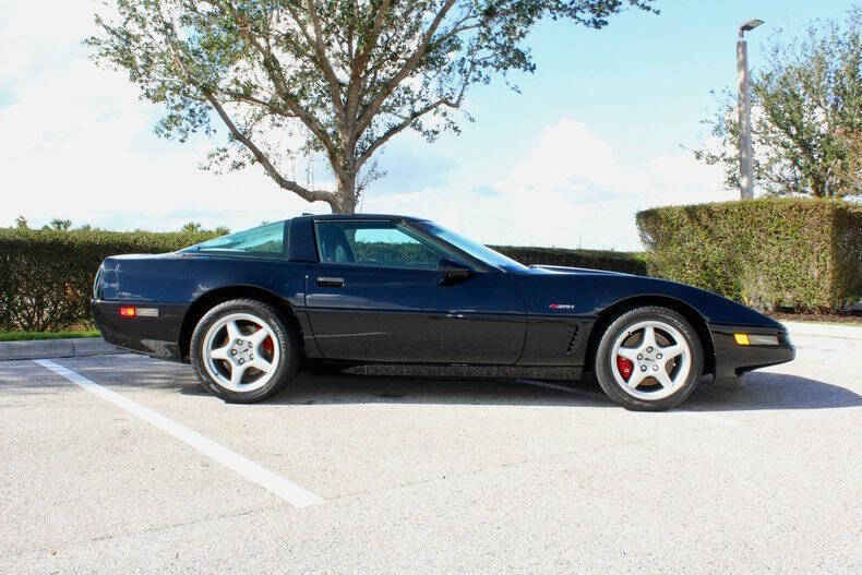 Chevrolet-Corvette-Coupe-1995-1