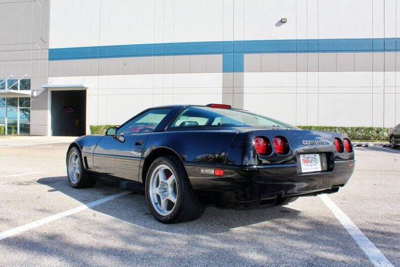 Chevrolet-Corvette-Coupe-1995-10