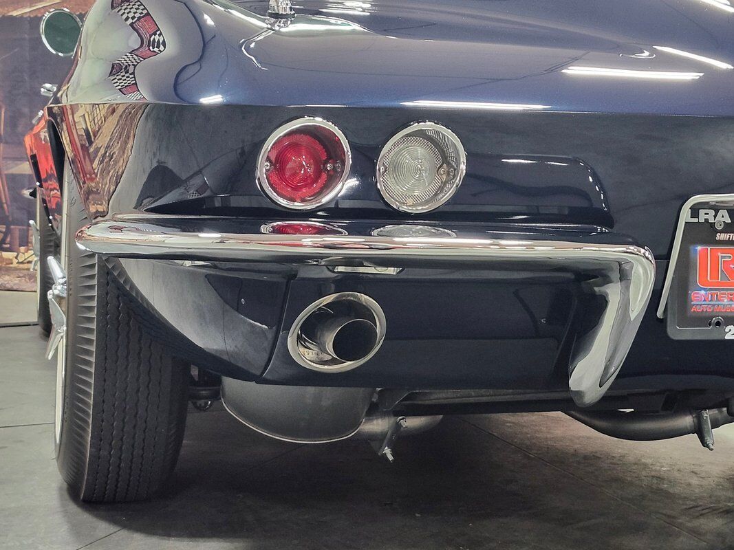 Chevrolet-Corvette-Coupe-327365-4sp-1964-10