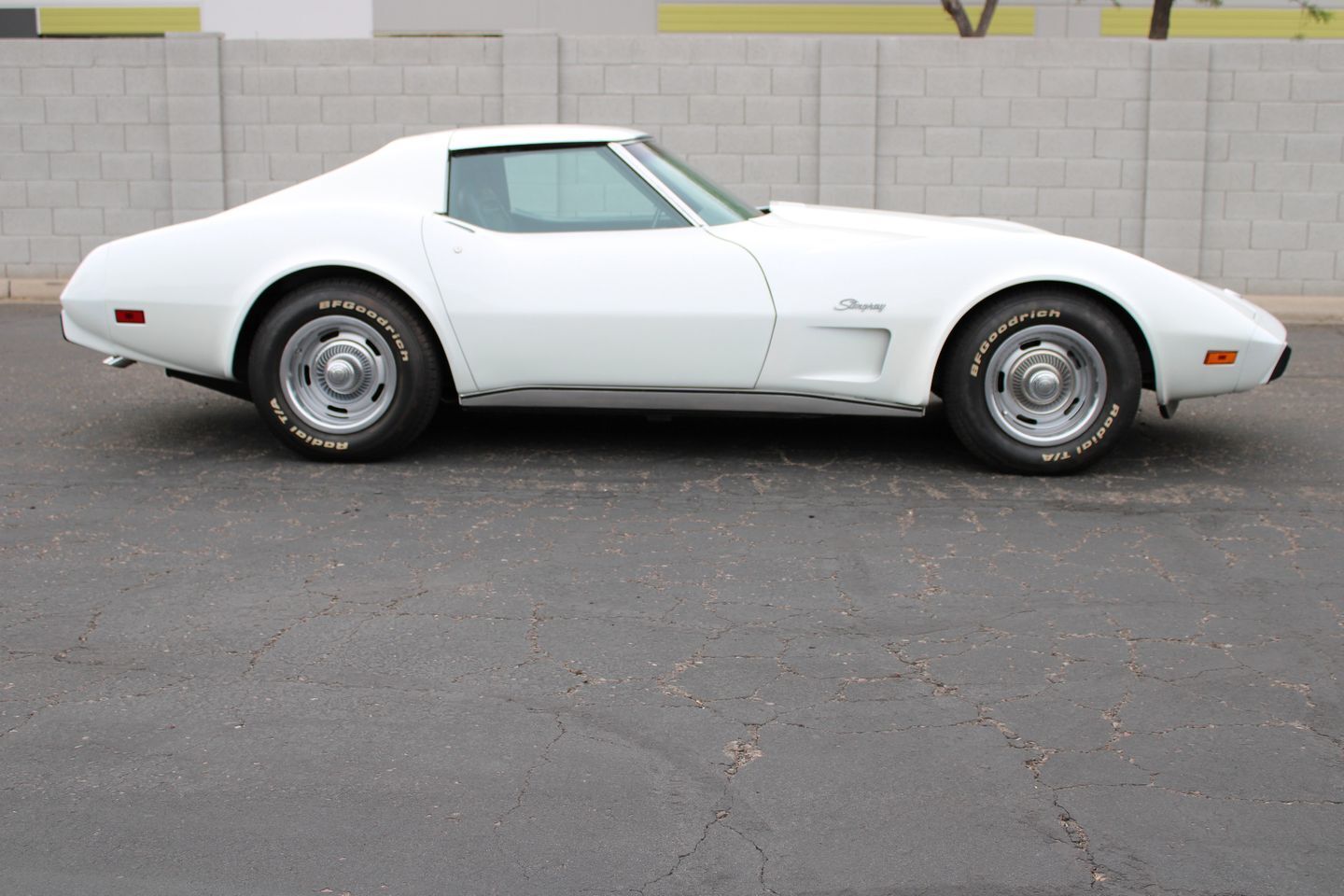 Chevrolet-Corvette-L-48-1975-1