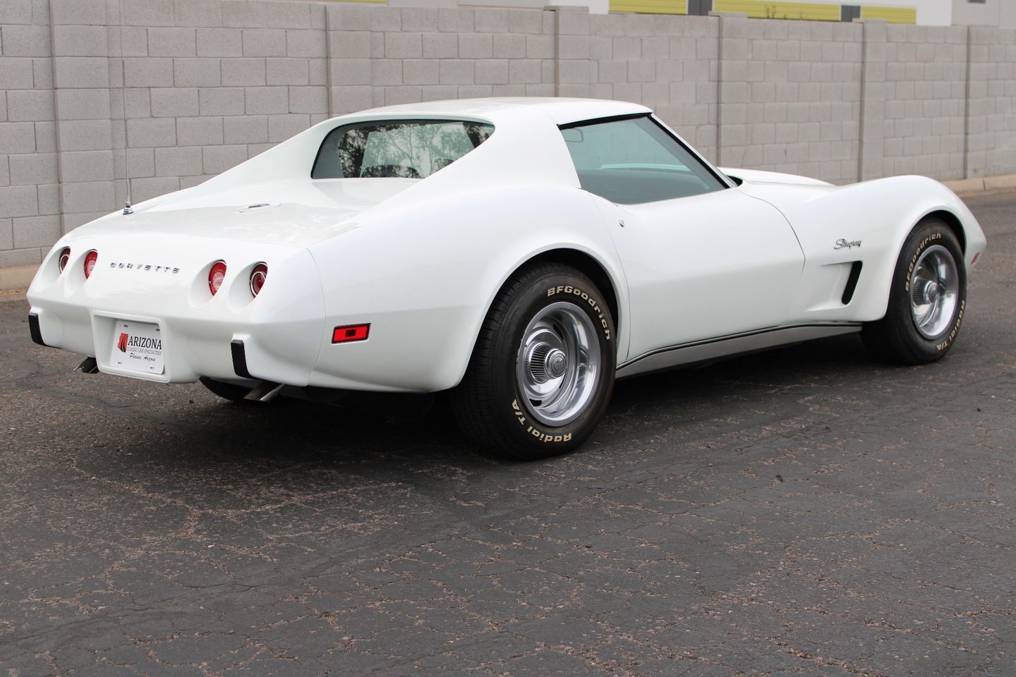 Chevrolet-Corvette-L-48-1975-2