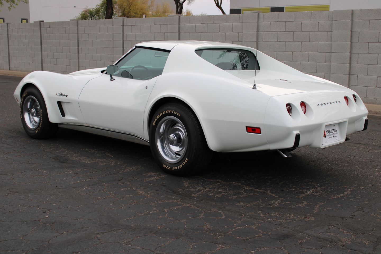 Chevrolet-Corvette-L-48-1975-4