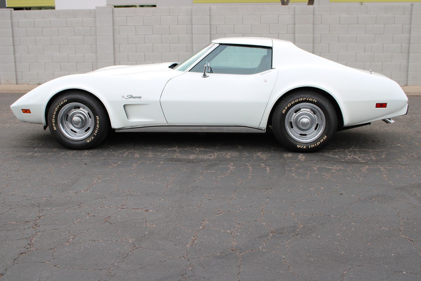 Chevrolet-Corvette-L-48-1975-5