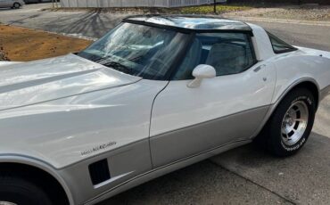 Chevrolet-Corvette-c3-1982-1