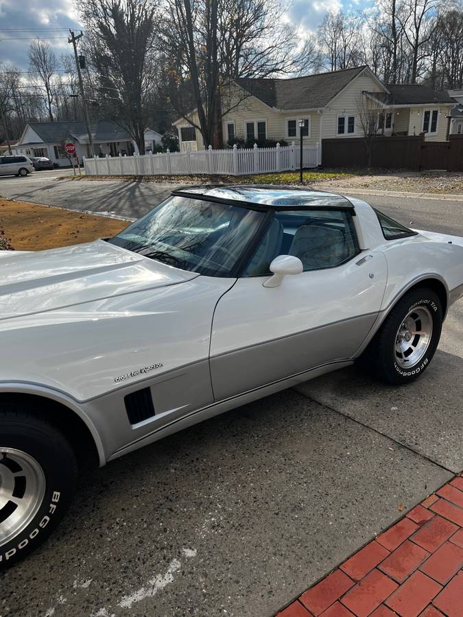 Chevrolet-Corvette-c3-1982-1