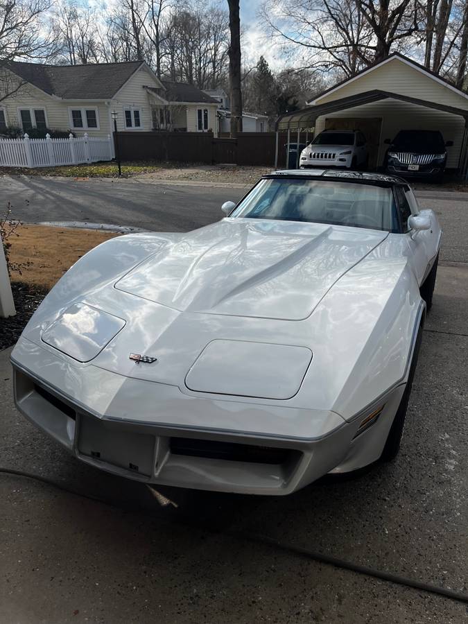 Chevrolet-Corvette-c3-1982-2