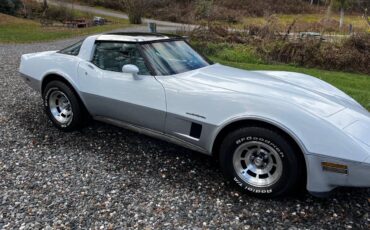 Chevrolet-Corvette-c3-1982