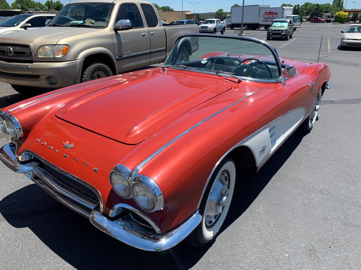 Chevrolet-Corvette-convertible-1961-2