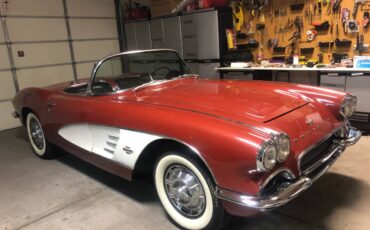 Chevrolet-Corvette-convertible-1961-3