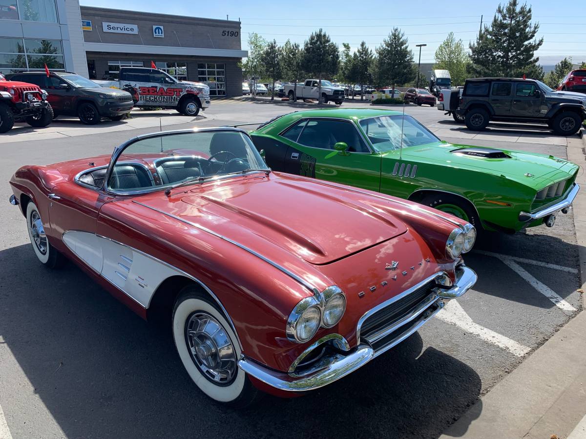 Chevrolet-Corvette-convertible-1961