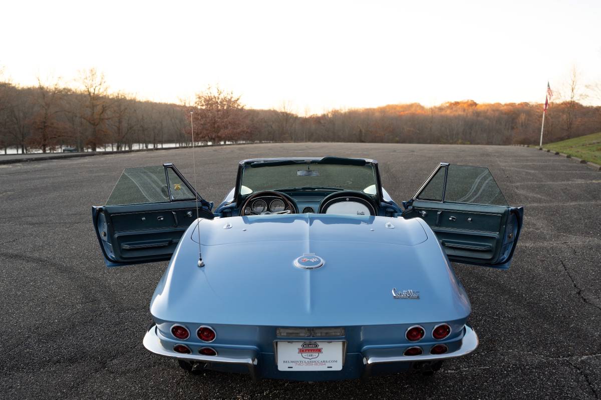 Chevrolet-Corvette-convertible-1967-1