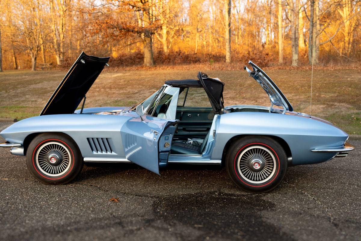 Chevrolet-Corvette-convertible-1967-3