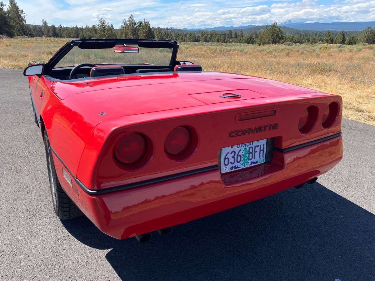 Chevrolet-Corvette-convertible-1986-1