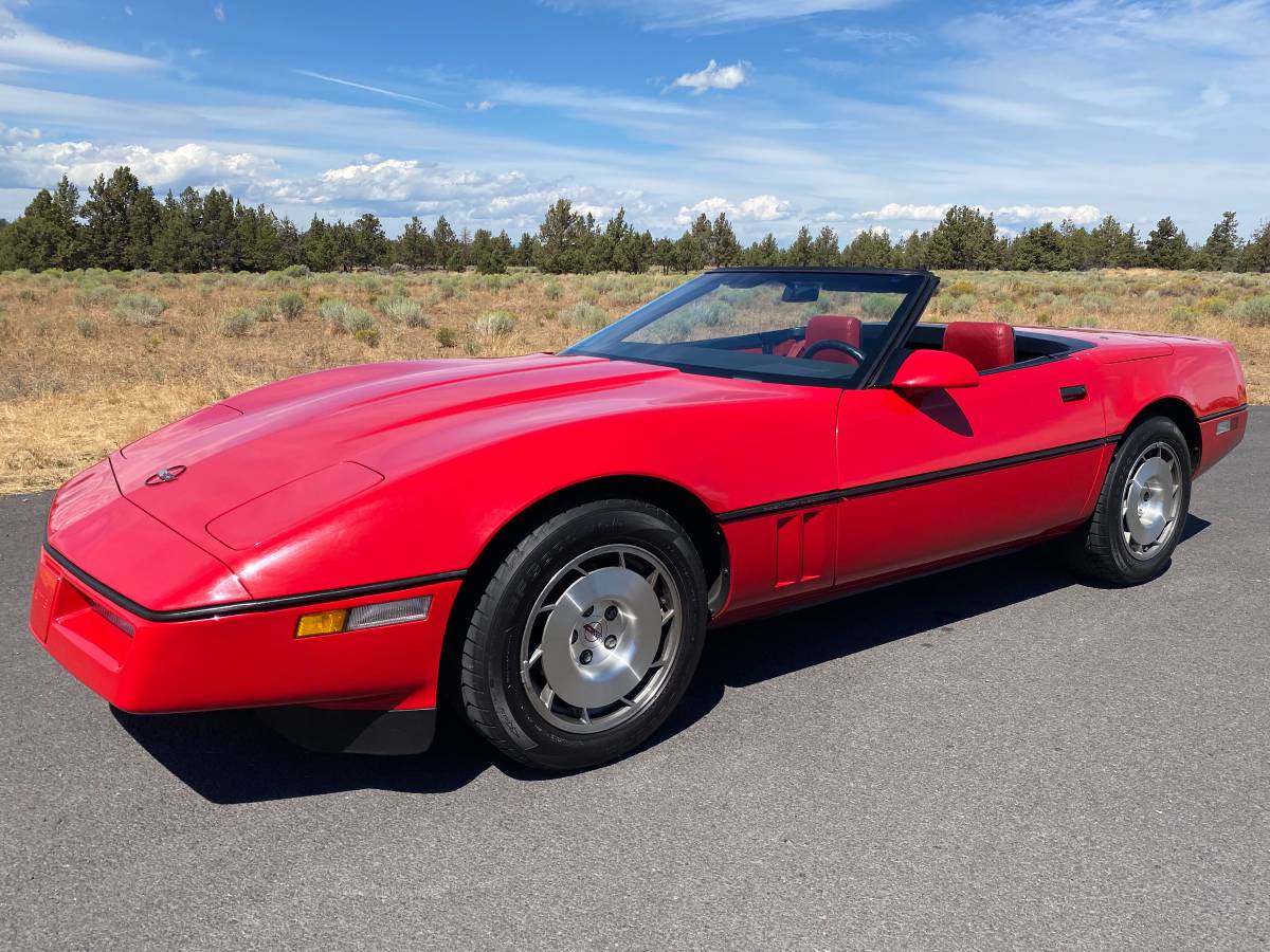 Chevrolet-Corvette-convertible-1986-17