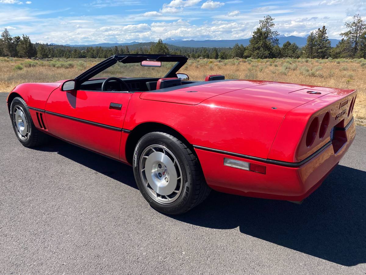 Chevrolet-Corvette-convertible-1986