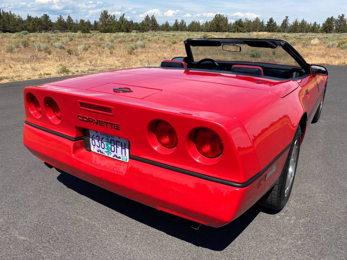 Chevrolet-Corvette-convertible-1986-2