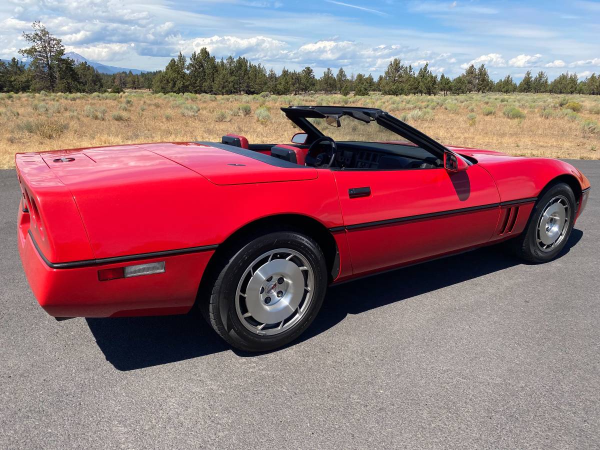 Chevrolet-Corvette-convertible-1986-3