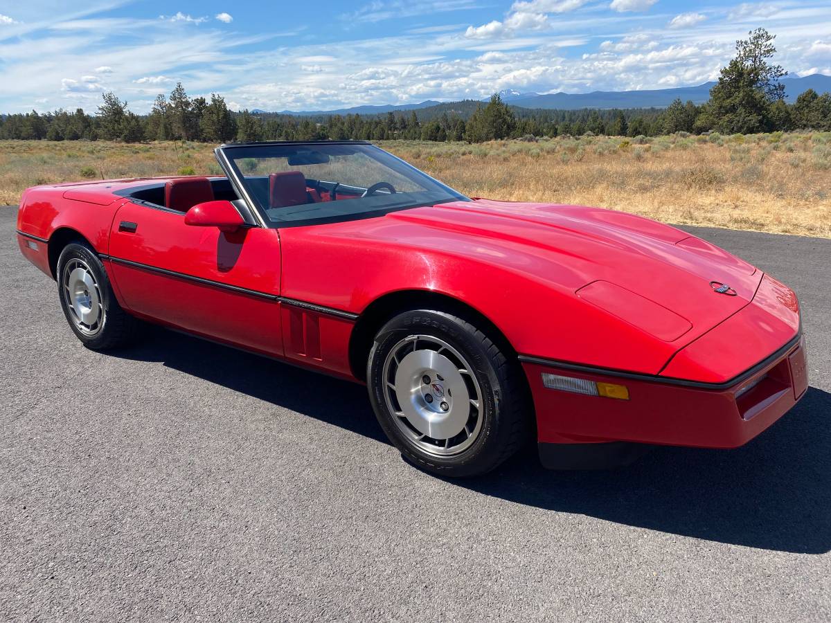 Chevrolet-Corvette-convertible-1986-4