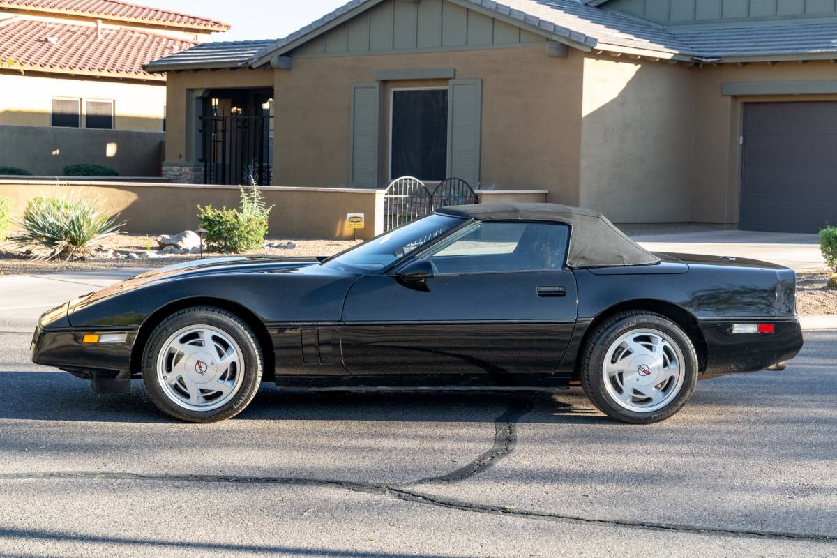 Chevrolet-Corvette-convertible-1989-1