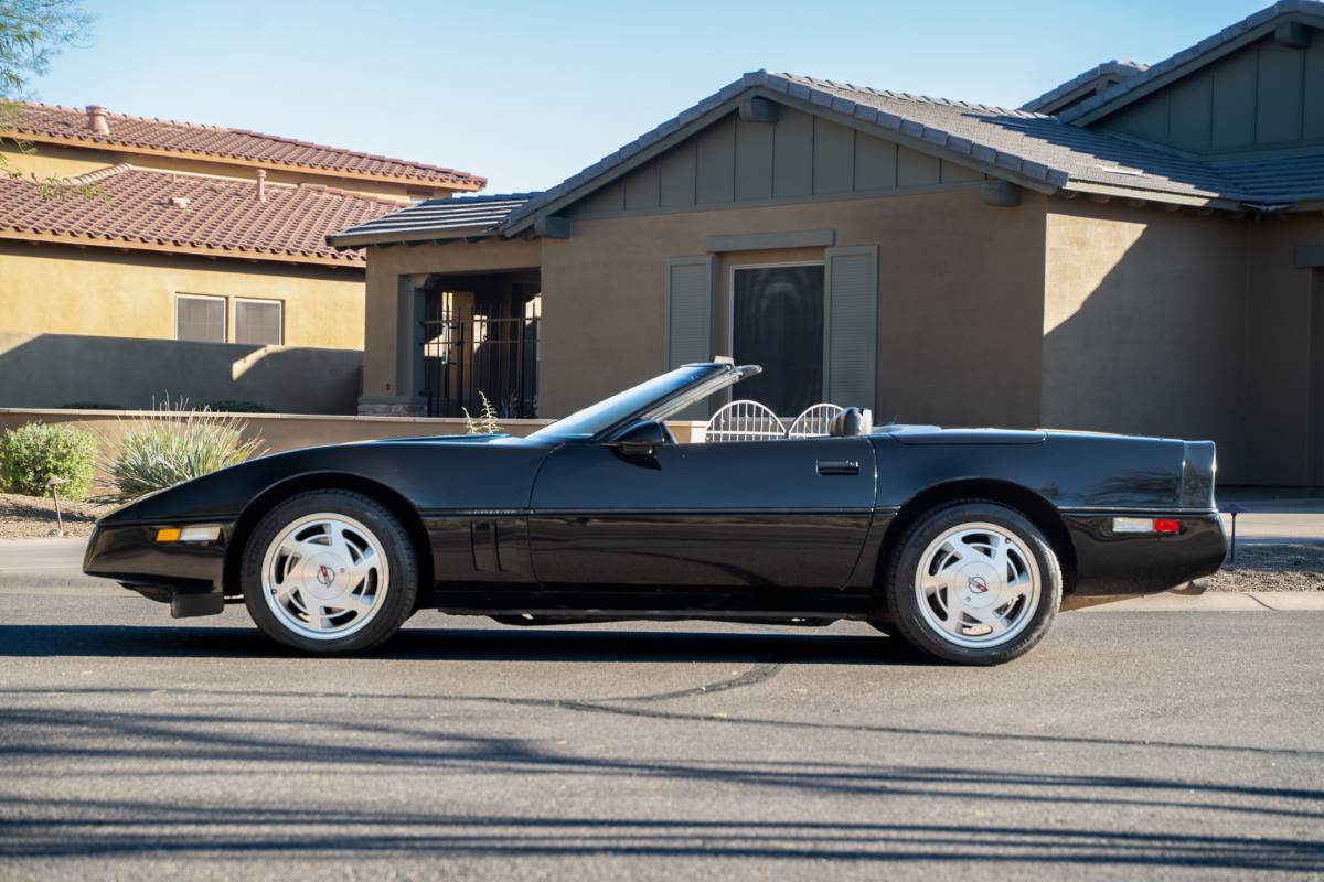 Chevrolet-Corvette-convertible-1989-10