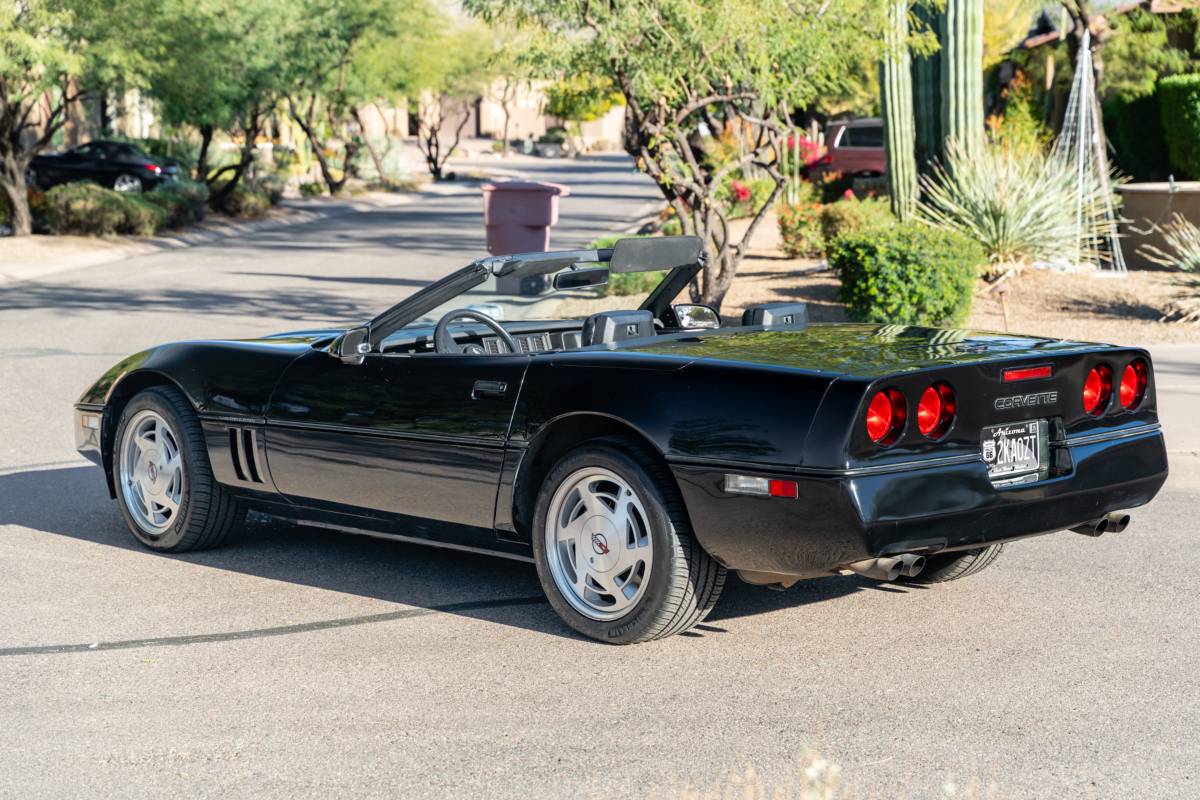 Chevrolet-Corvette-convertible-1989-11