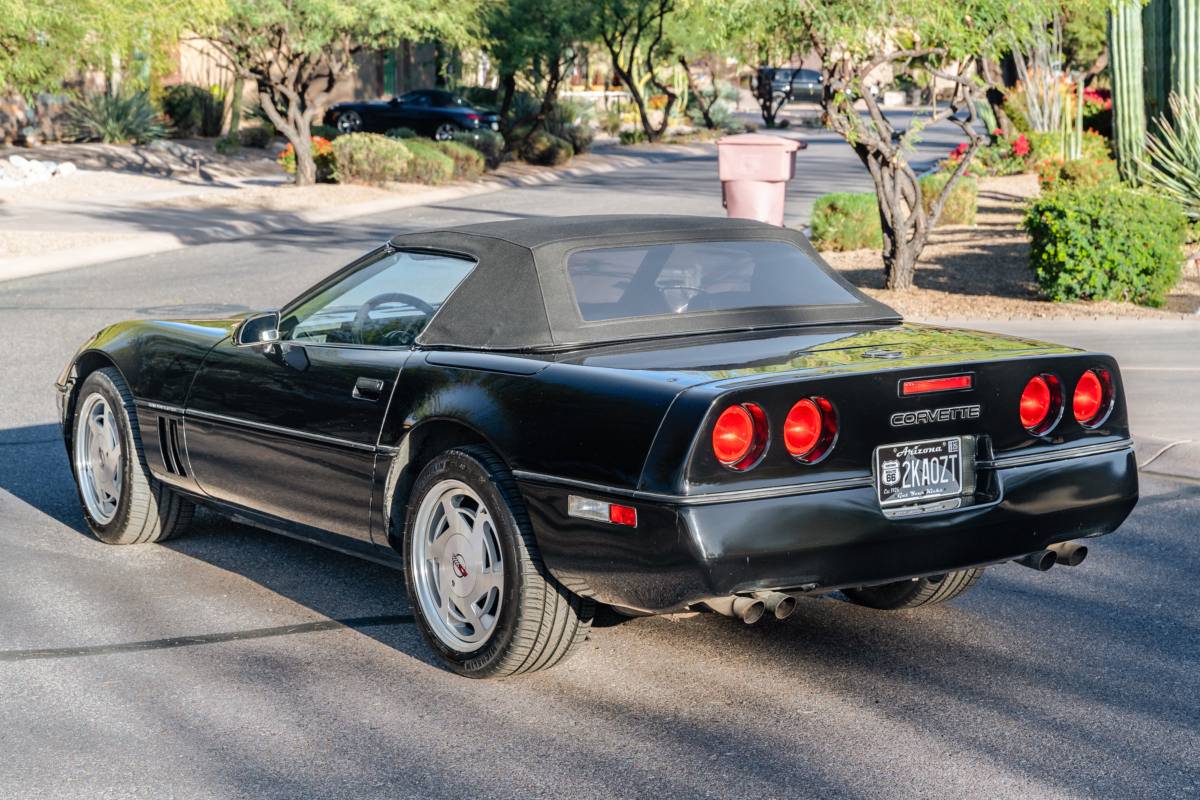 Chevrolet-Corvette-convertible-1989-2