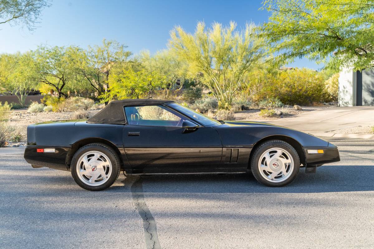 Chevrolet-Corvette-convertible-1989-3