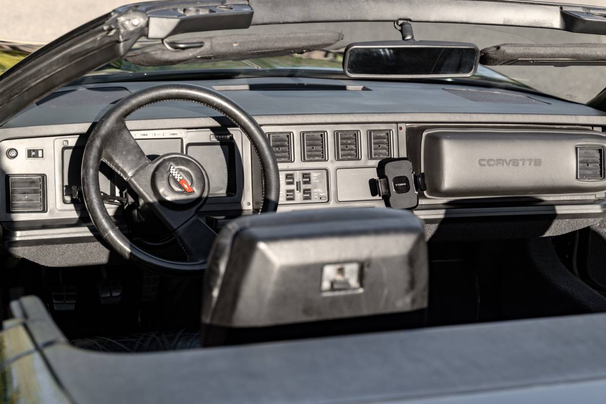 Chevrolet-Corvette-convertible-1989-4