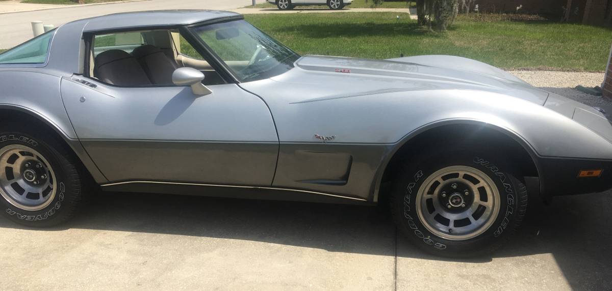 Chevrolet-Corvette-coupe-1978-13