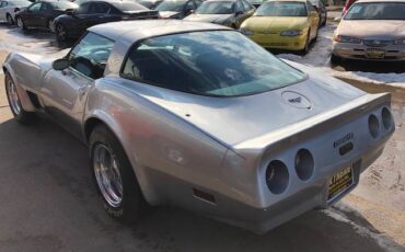 Chevrolet-Corvette-coupe-1979-2