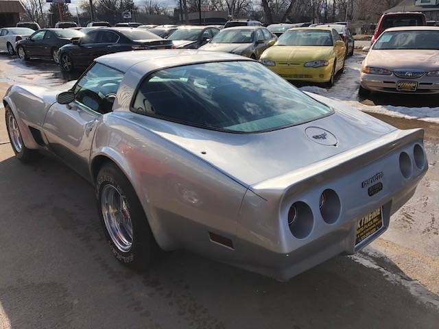 Chevrolet-Corvette-coupe-1979-2