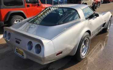 Chevrolet-Corvette-coupe-1979-3