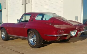 Chevrolet-Corvette-stingray-1964-1